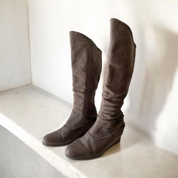 Baretraps-Highknee Boots with Buckle Detail Taupe Brown Suede Wedge Heel. Sz 10 - Picture 7 of 8